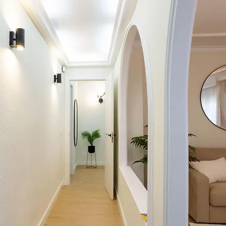 Apartment Hideaway Near *